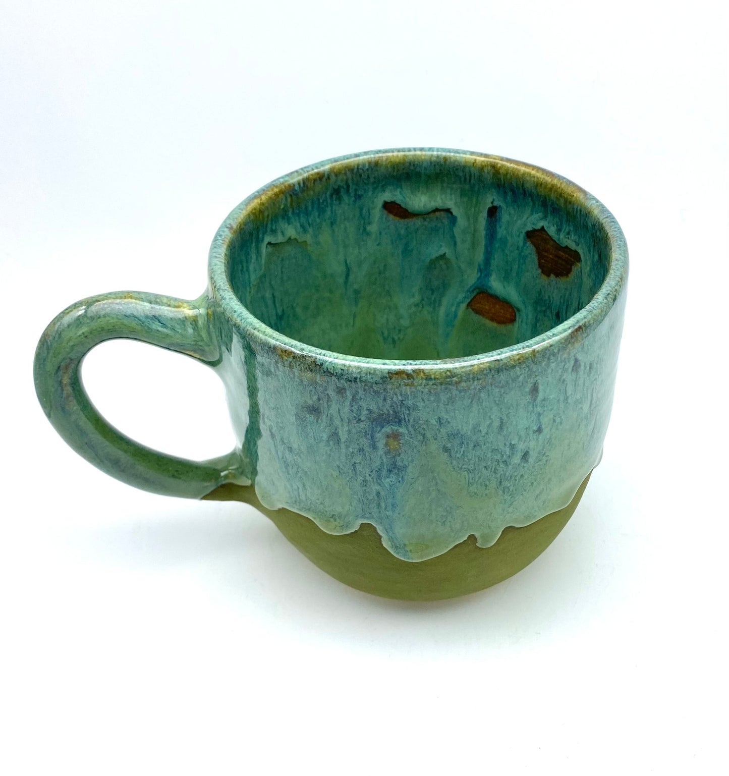 Mug in lush dripping greens