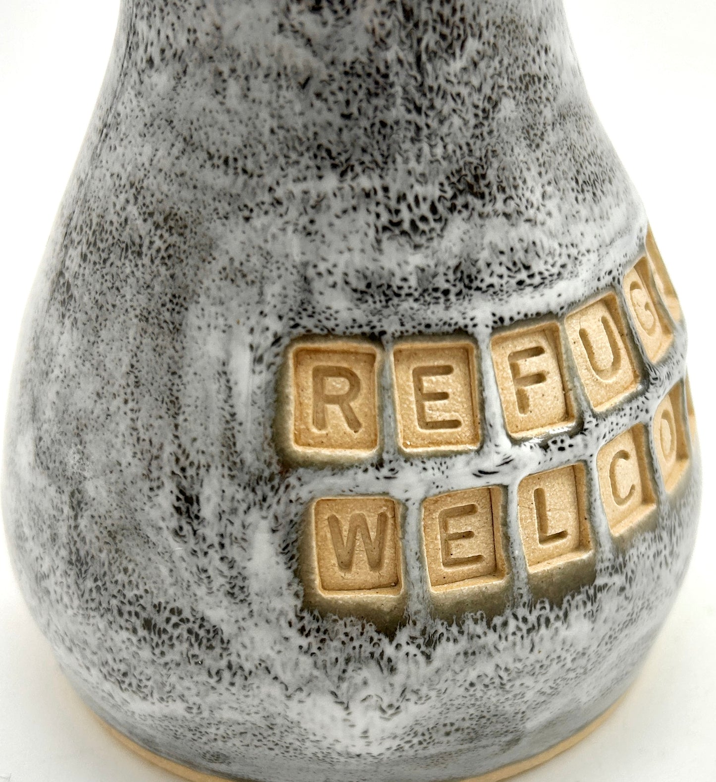 SECOND 'Refugees welcome' bud vase