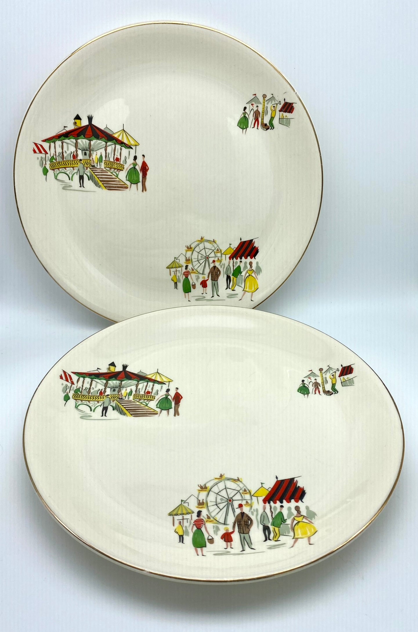 Two dinner plates in Alfred Meakin's 1950s 'Carousel' pattern