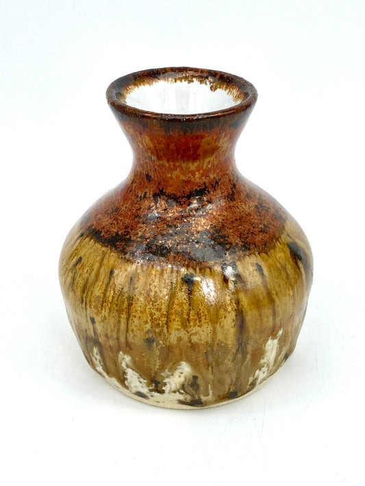 Bud vase with coppery top