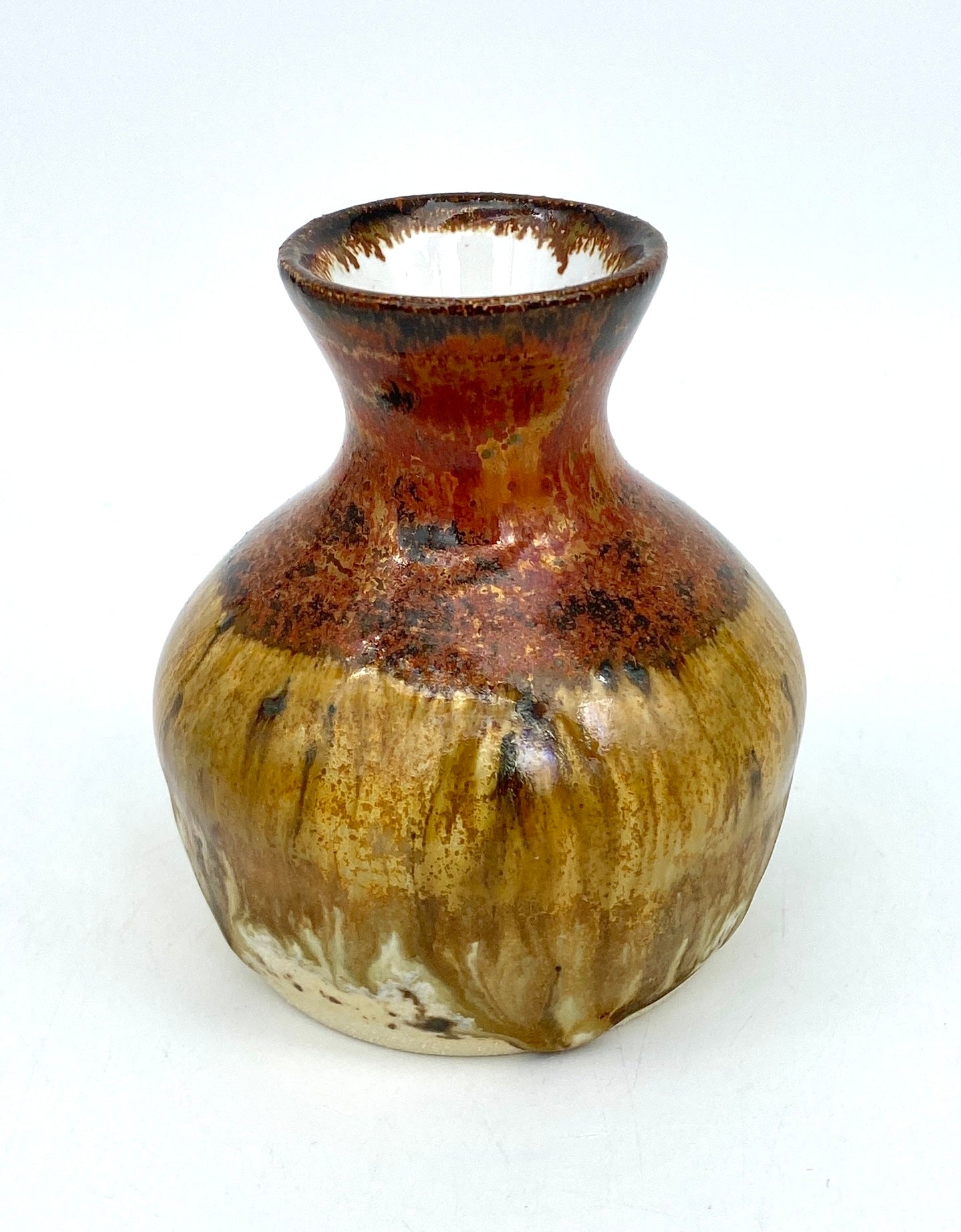 Bud vase with coppery top