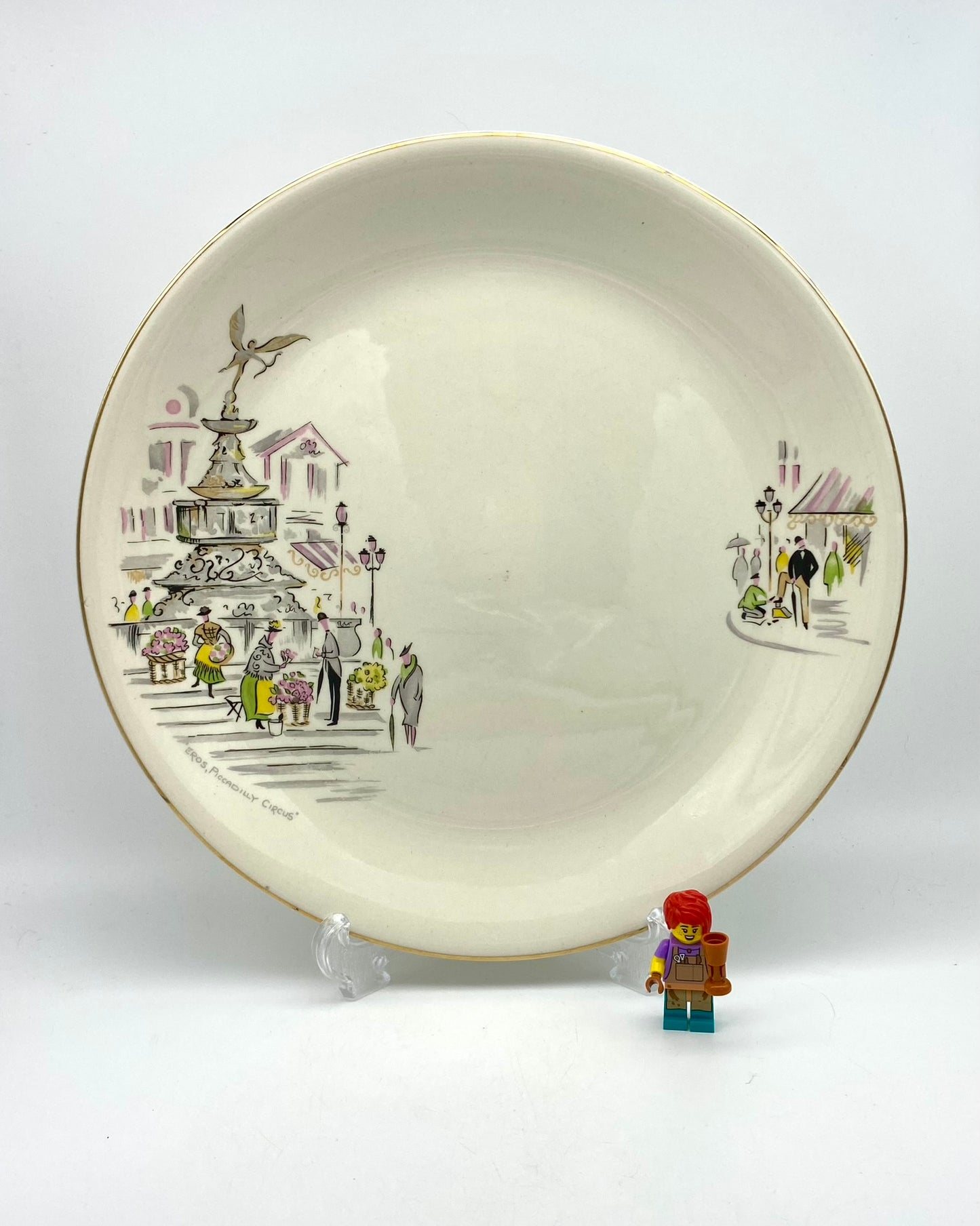 1950s dinner plate in the rare Alfred Meakin 'London Town' pattern