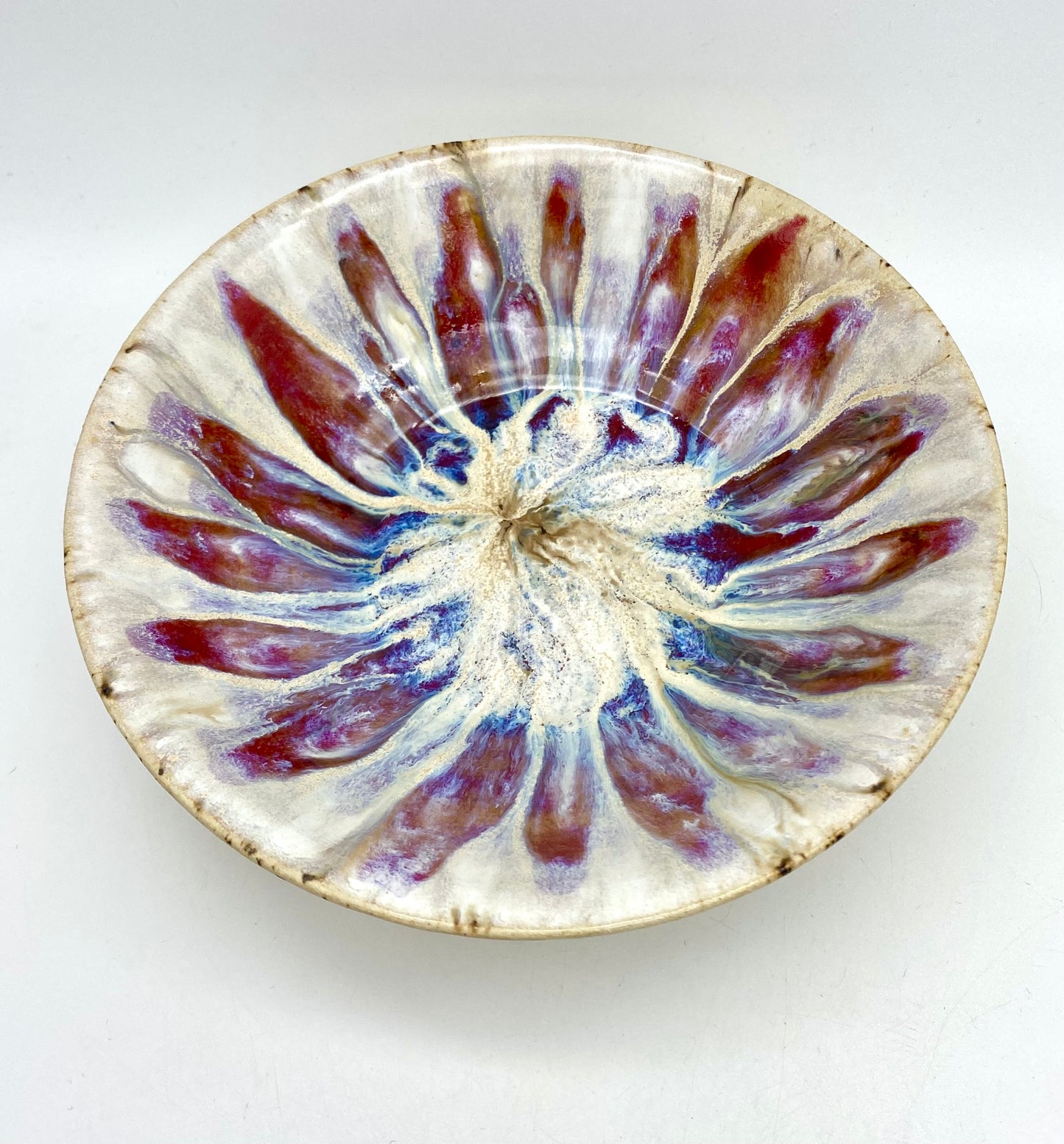 Dish with glazes that shine like jewels!