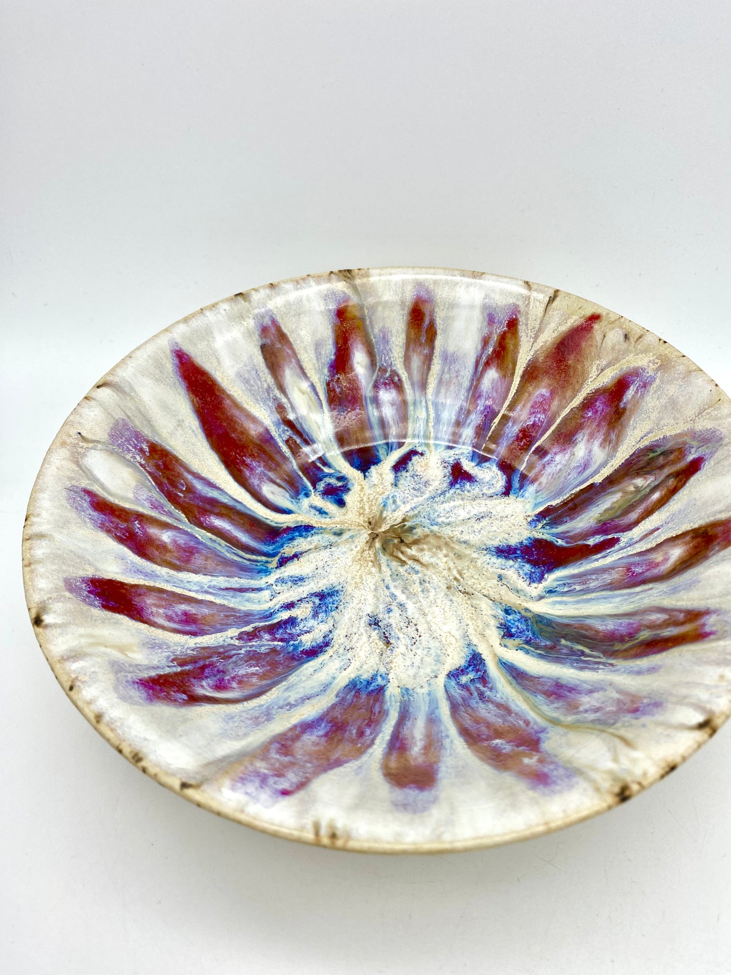 Dish with glazes that shine like jewels!