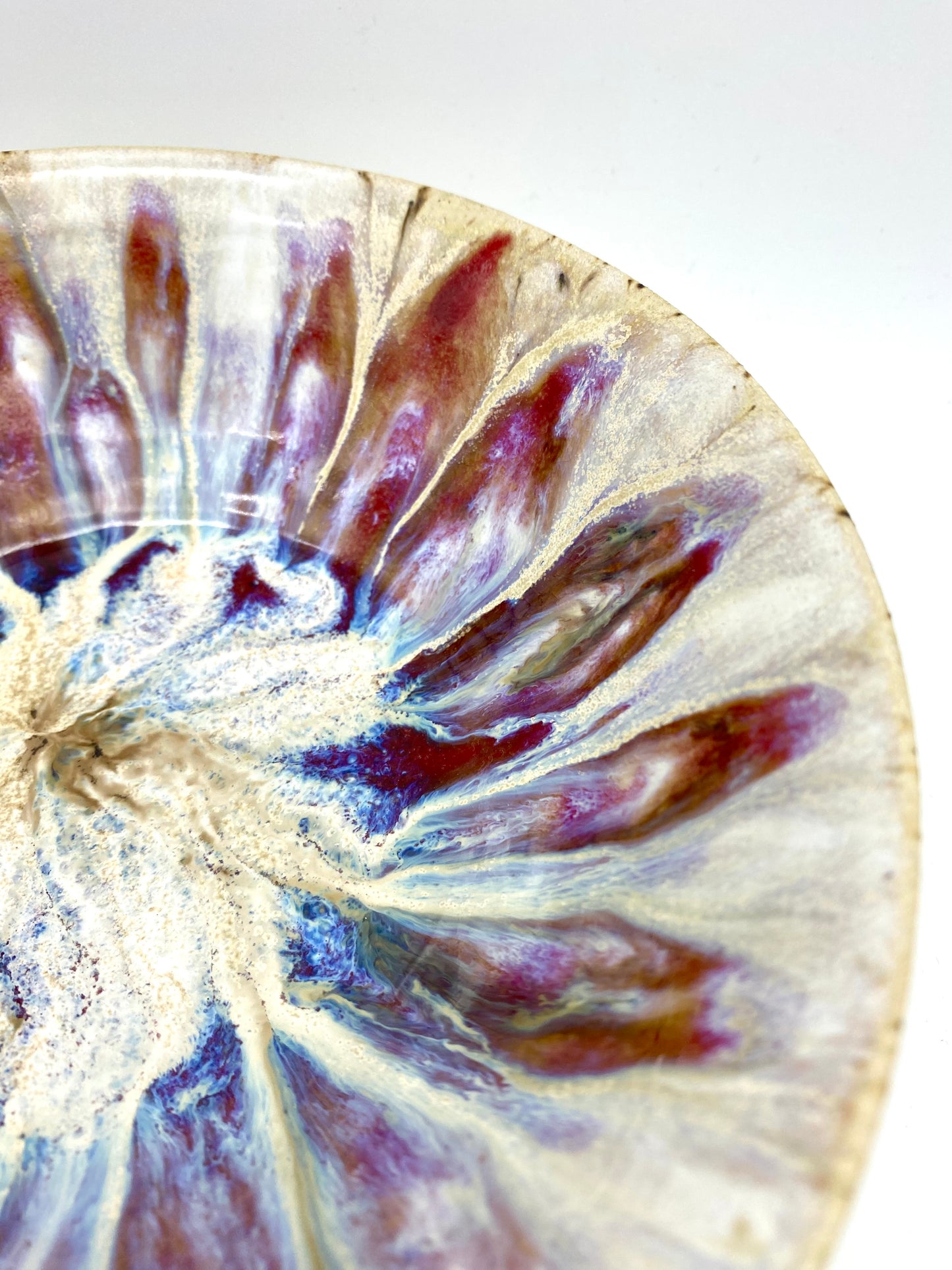 Dish with glazes that shine like jewels!