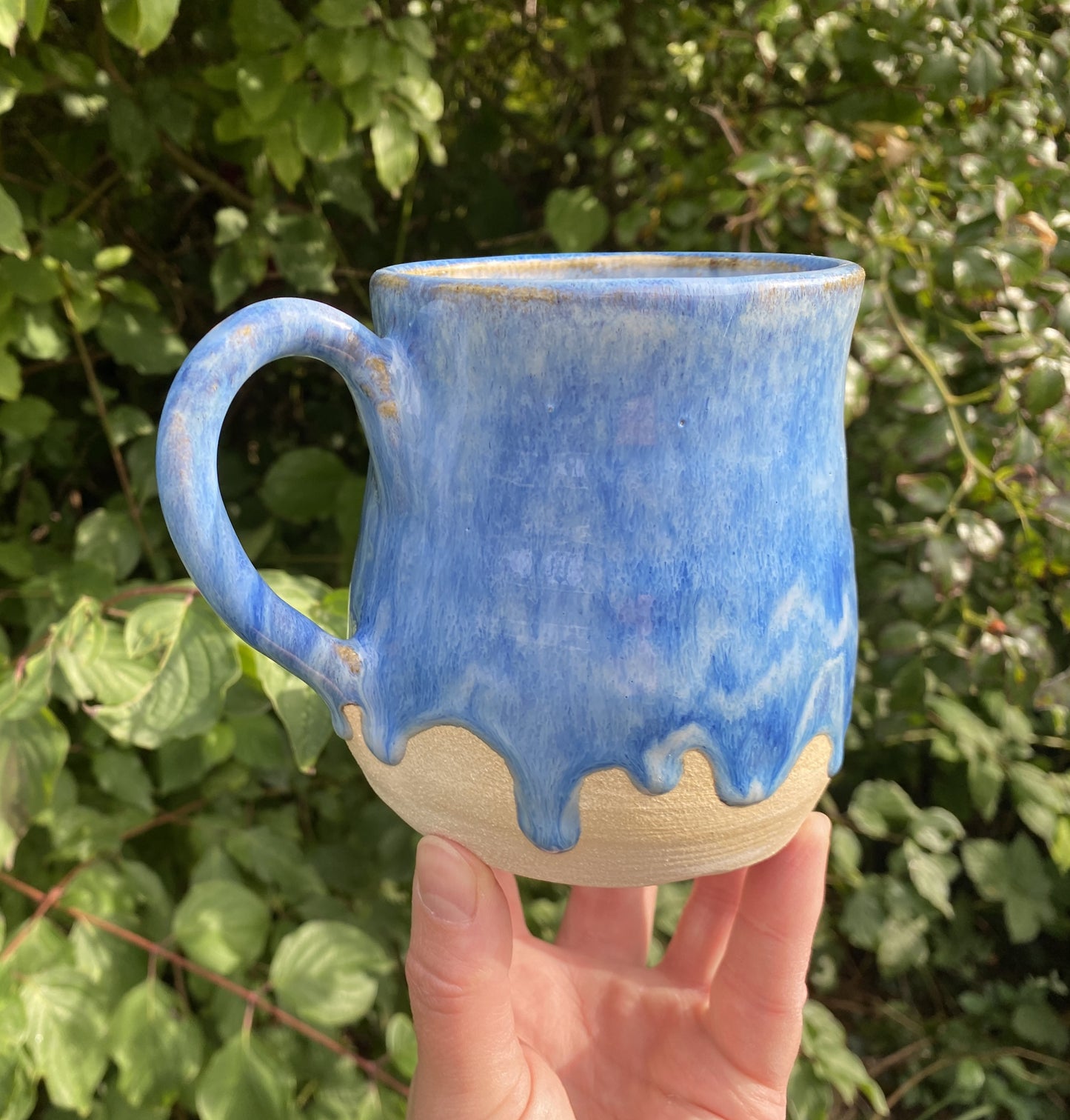 Mug in flowing blues