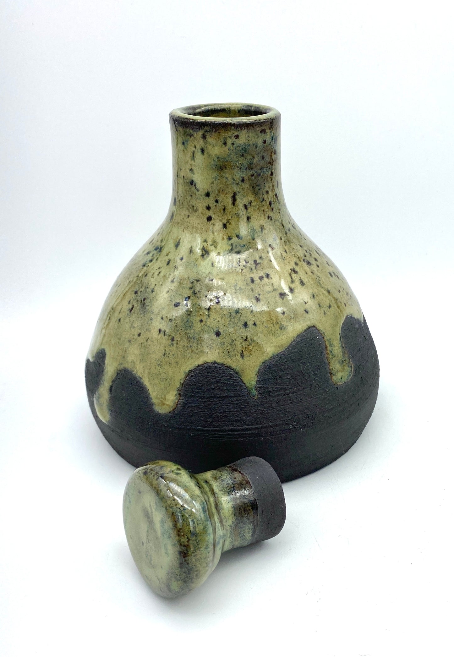 Decanter in special black clay