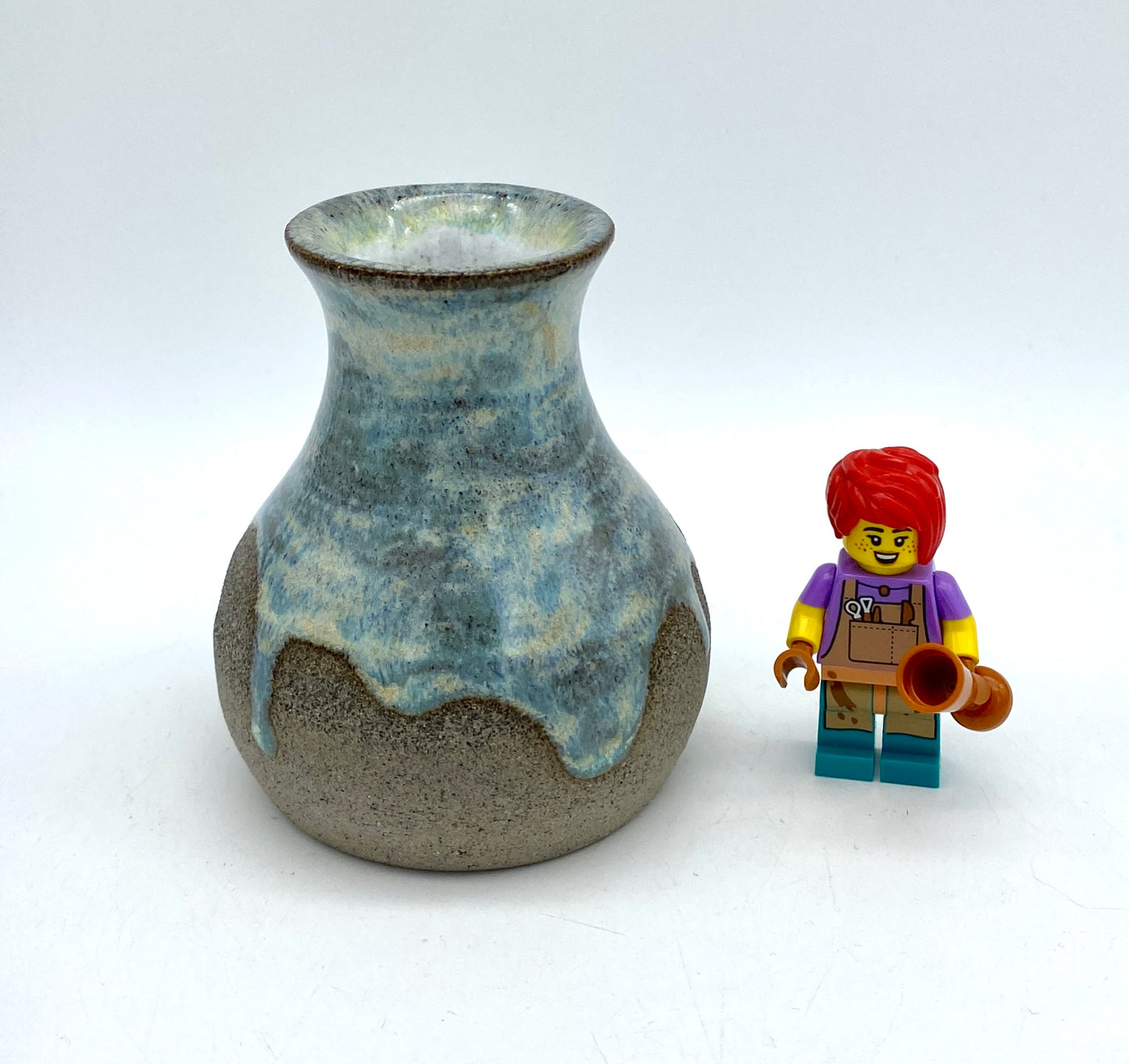 Little bud vase in special Scandi clay