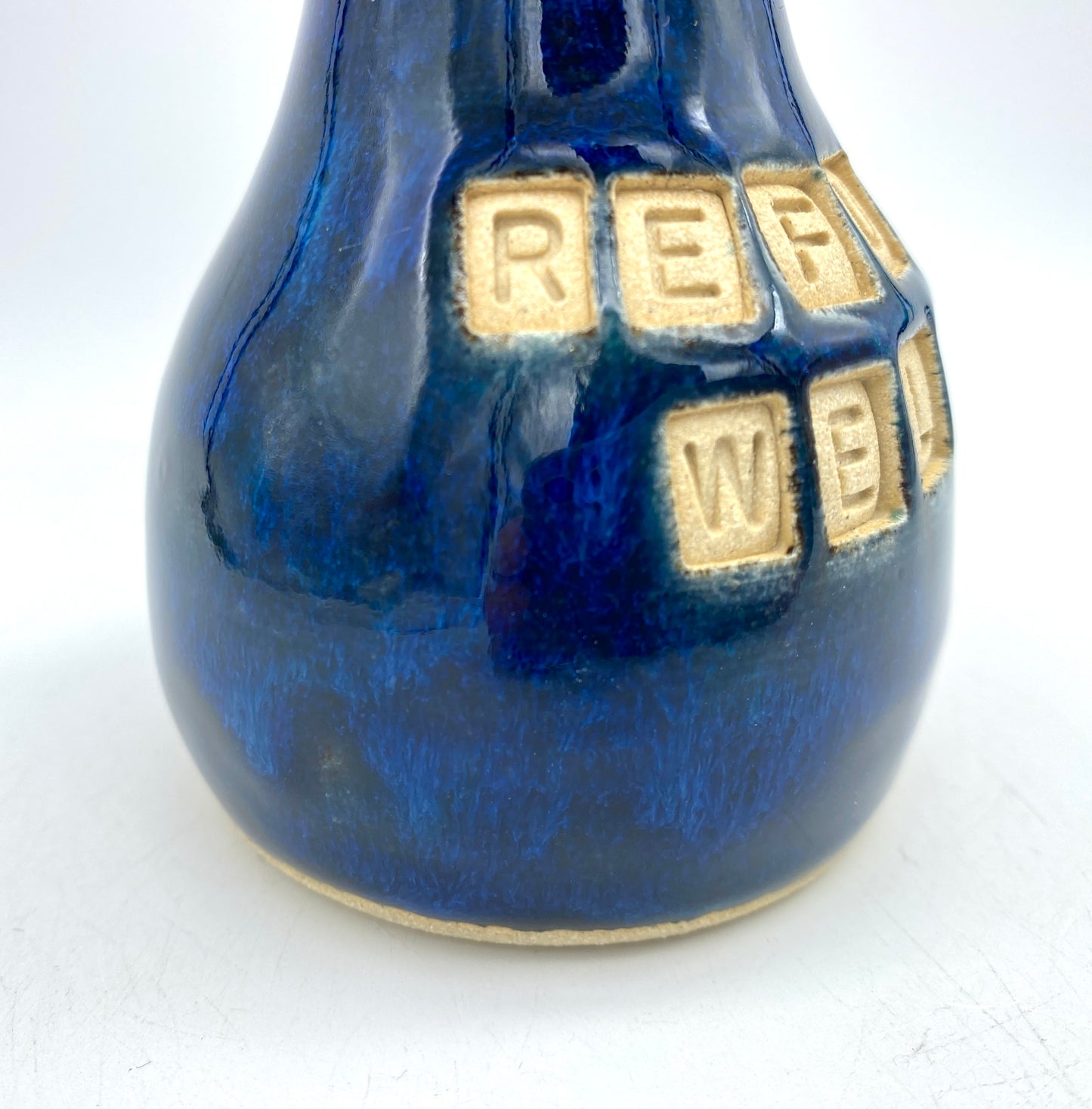 'Refugees welcome' bud vase