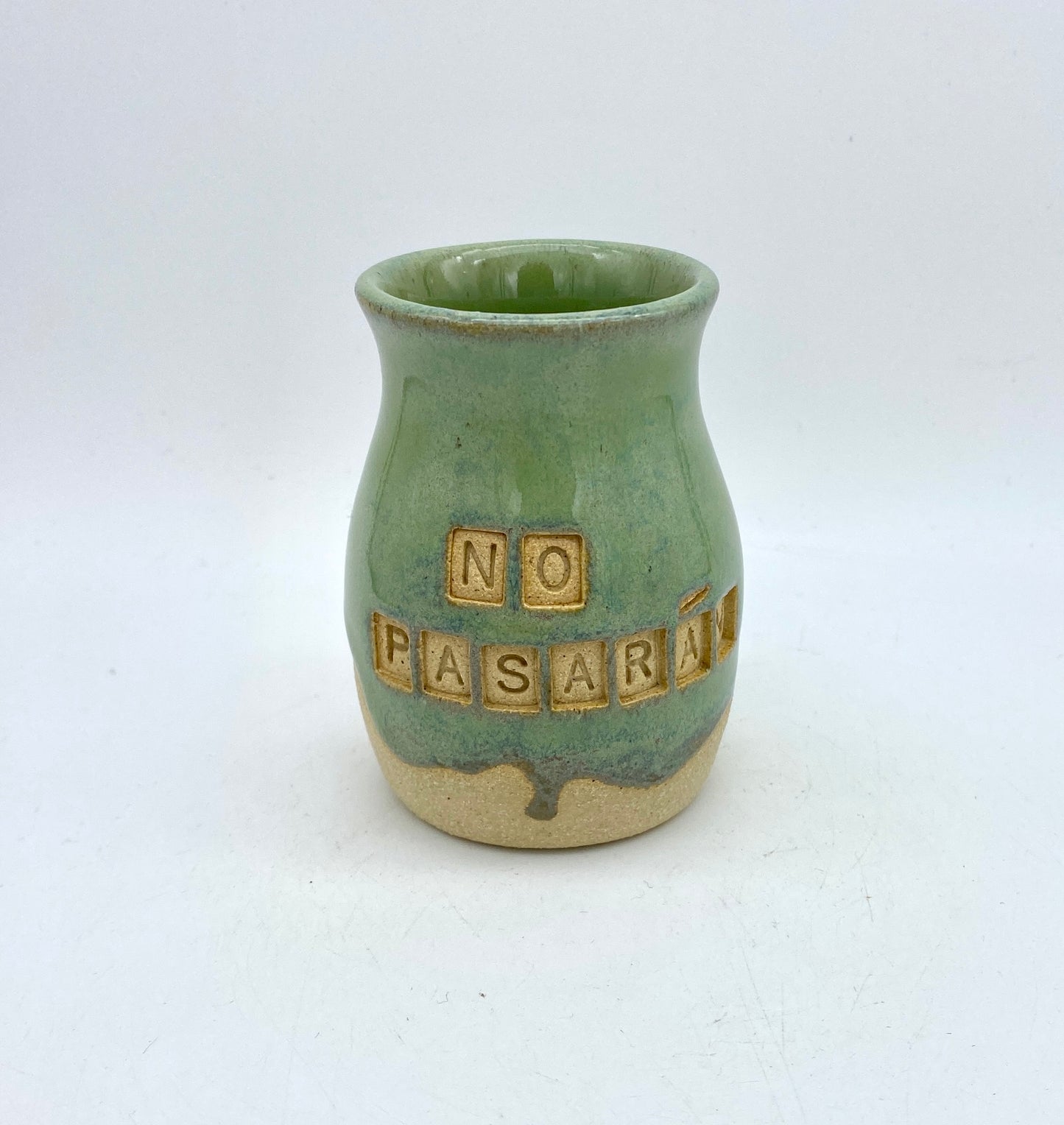 Mini 'no pasarán' bud vase in melting greens