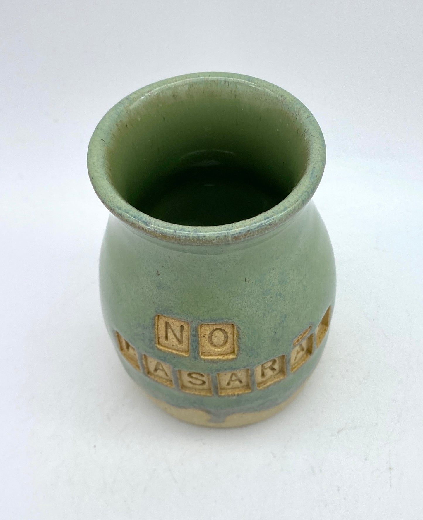 Mini 'no pasarán' bud vase in melting greens