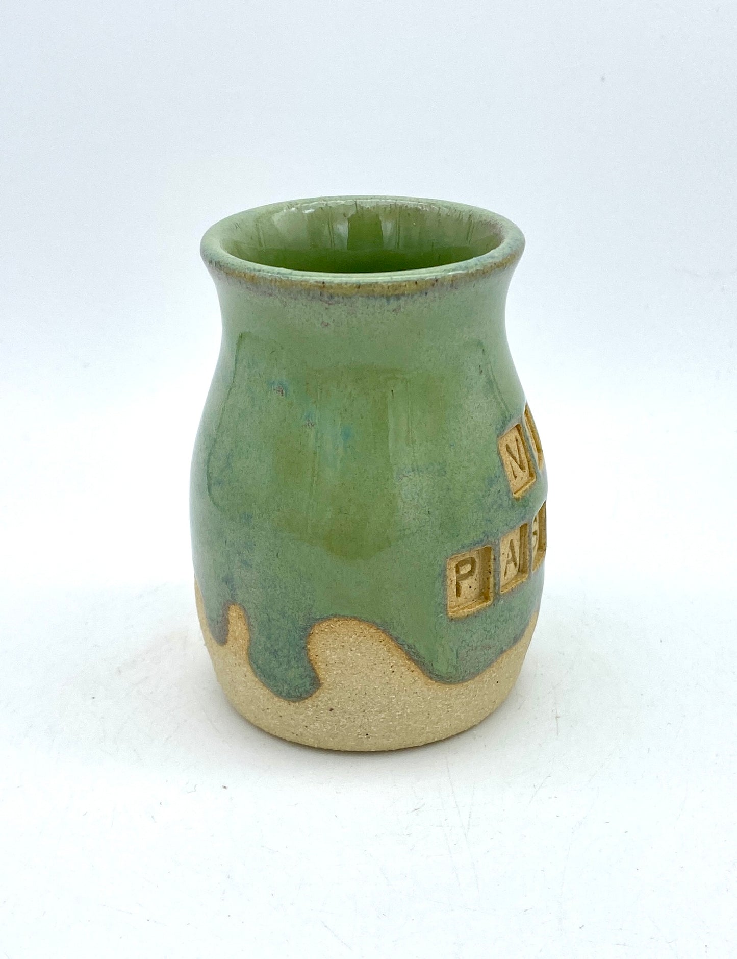 Mini 'no pasarán' bud vase in melting greens