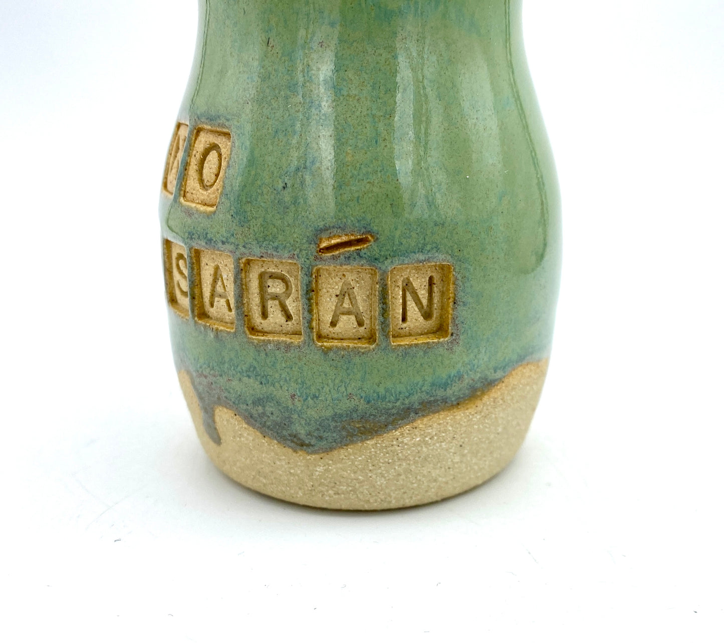 Mini 'no pasarán' bud vase in melting greens