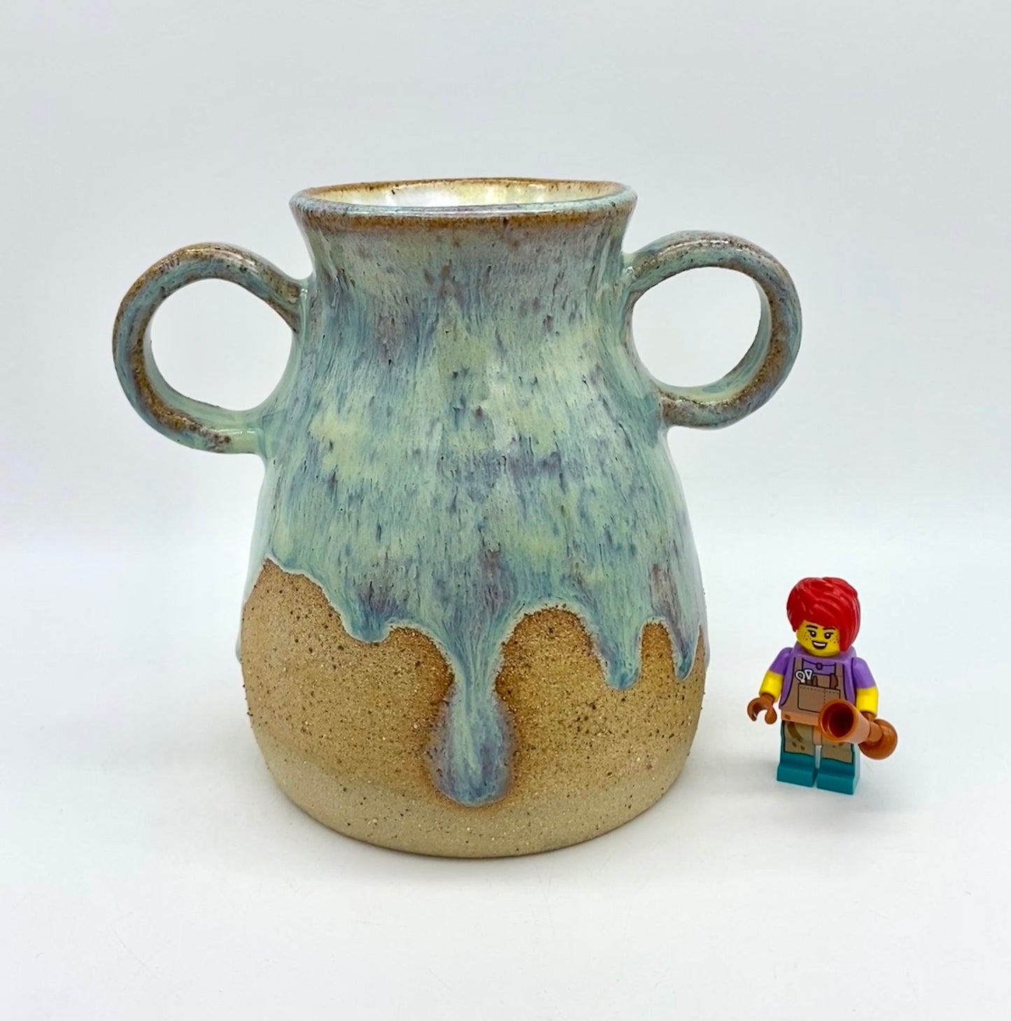 Dreamy double-handed vase in toasty clay