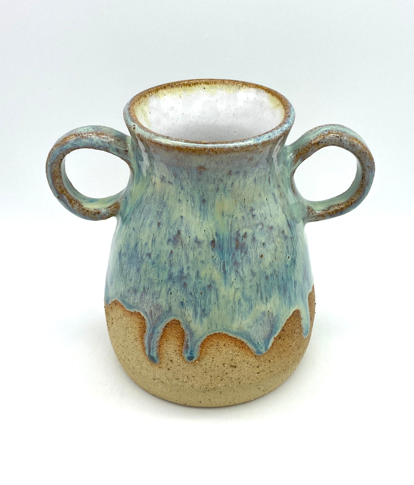 Dreamy double-handed vase in toasty clay