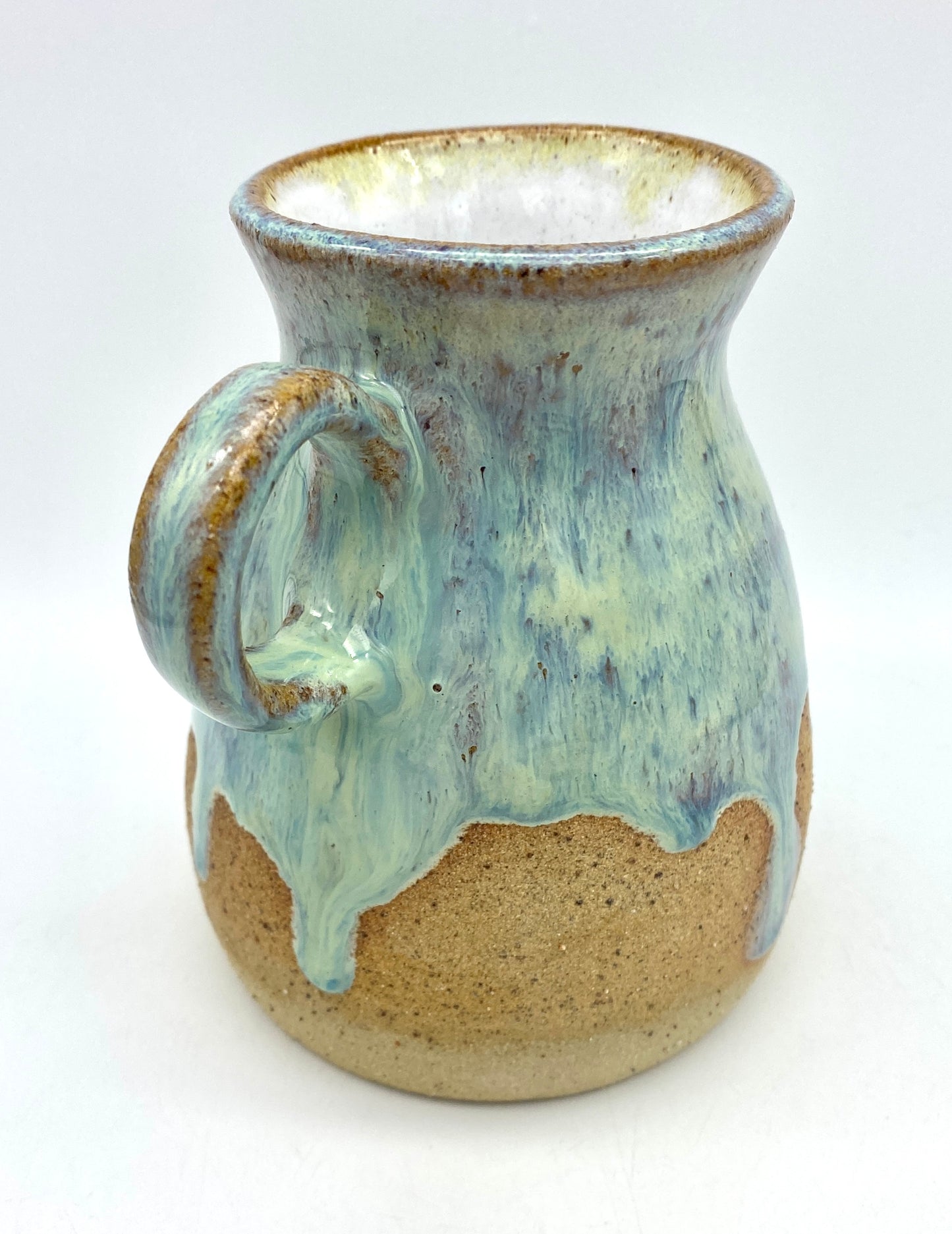 Dreamy double-handed vase in toasty clay