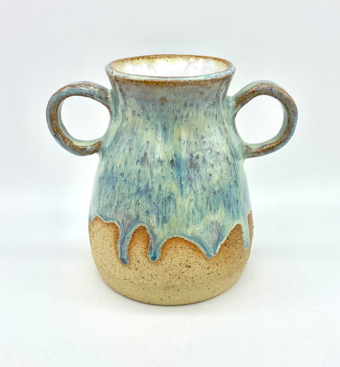 Dreamy double-handed vase in toasty clay