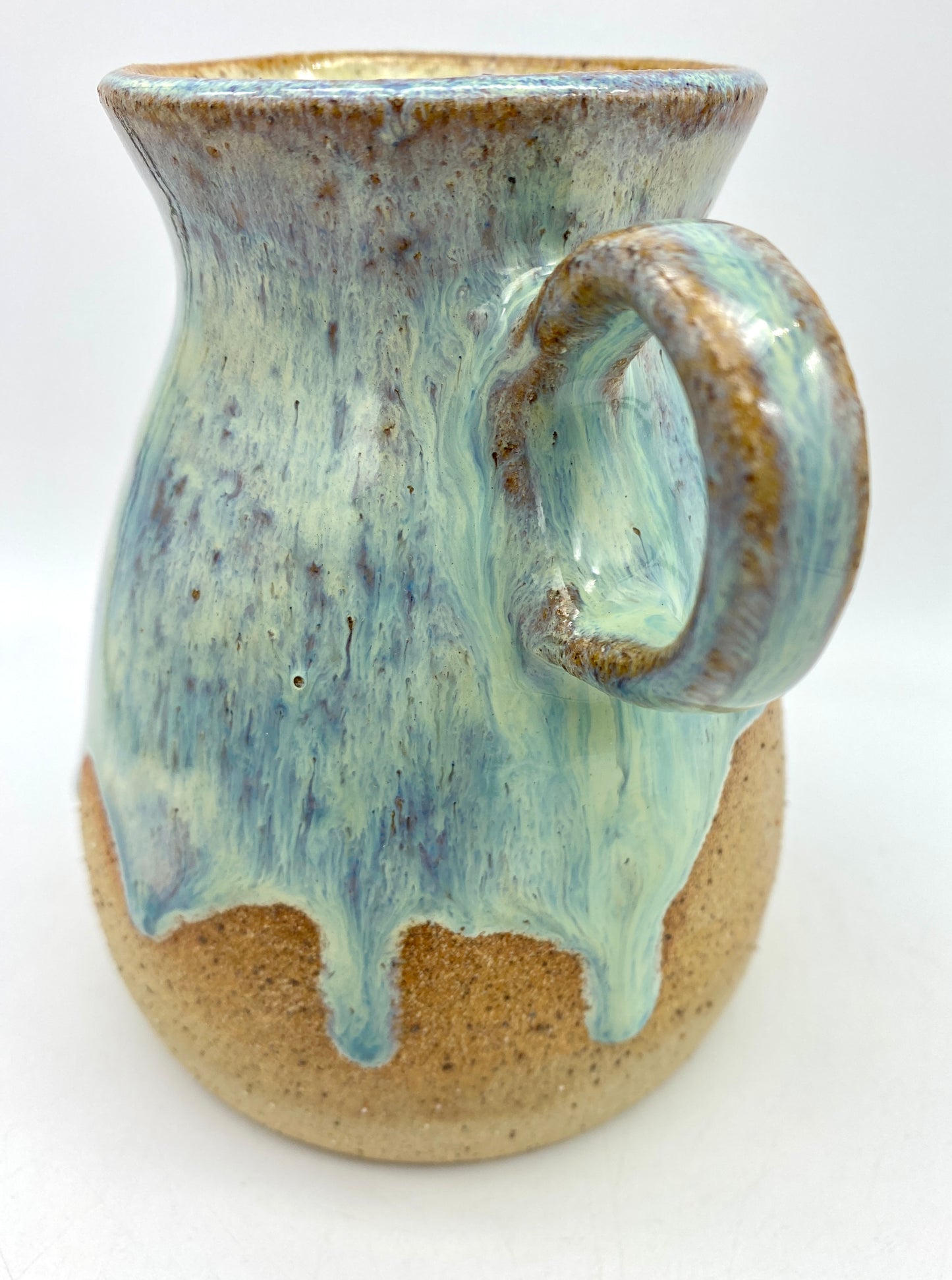 Dreamy double-handed vase in toasty clay