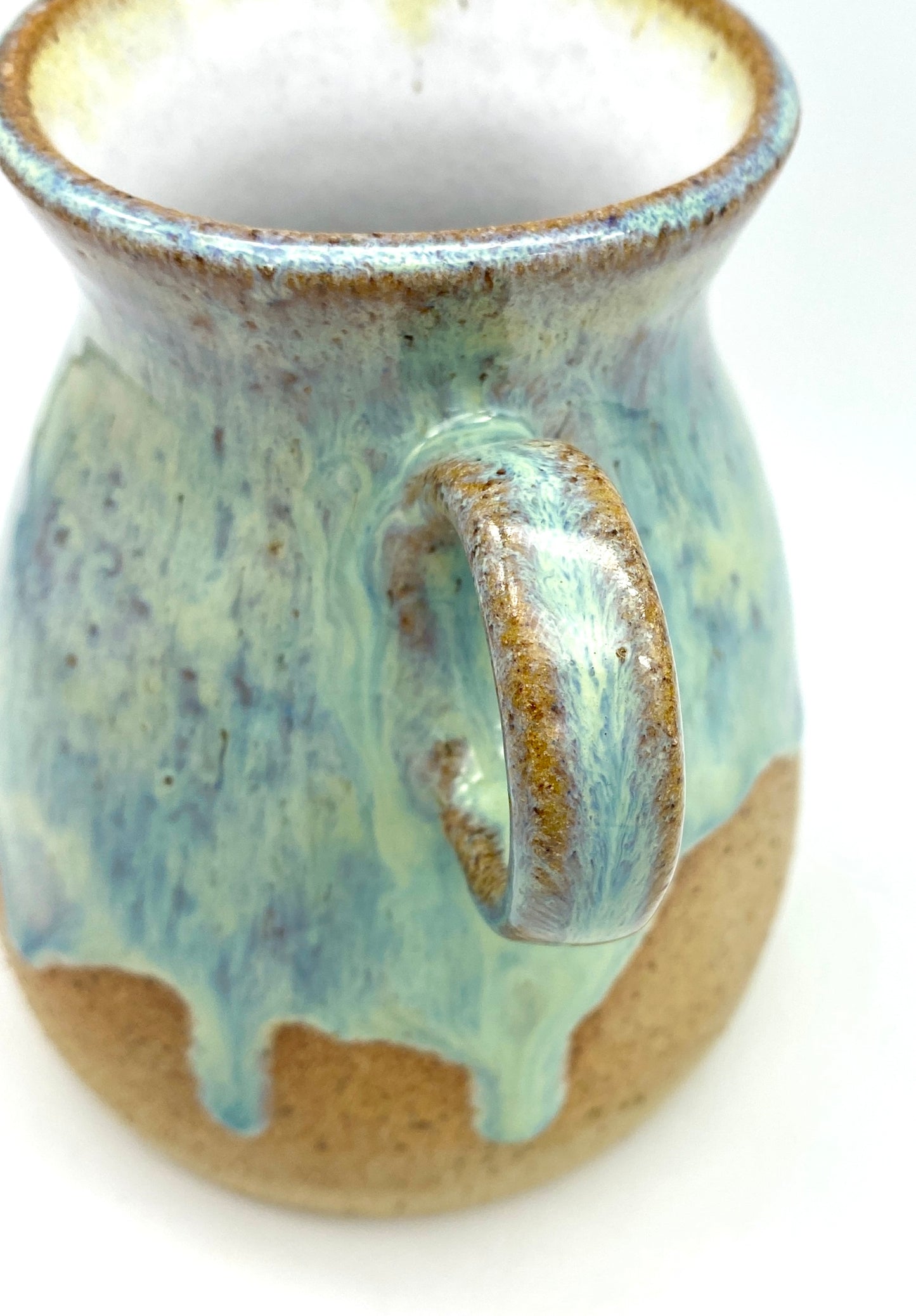 Dreamy double-handed vase in toasty clay