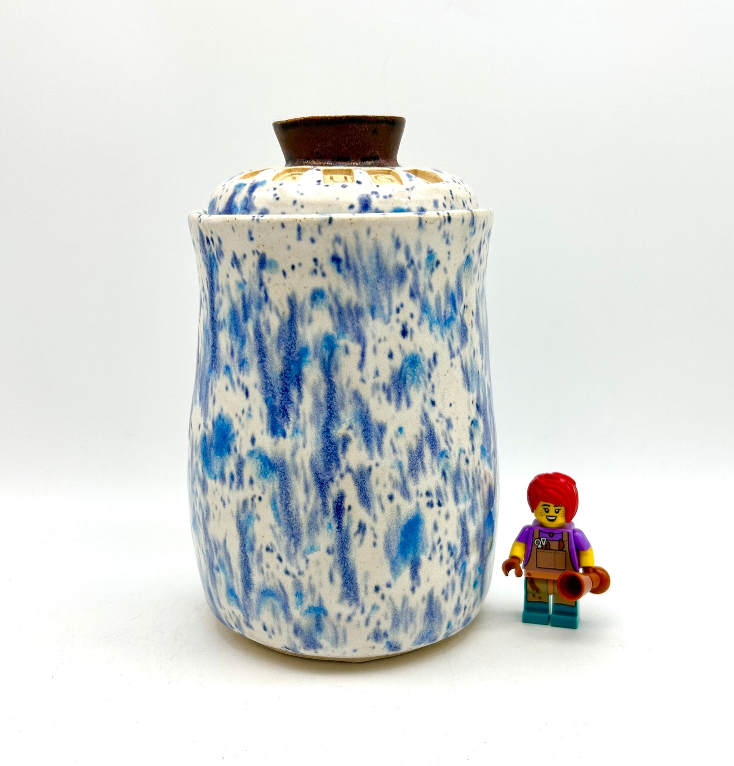 Small 'drugs' lidded jar in speckled blues