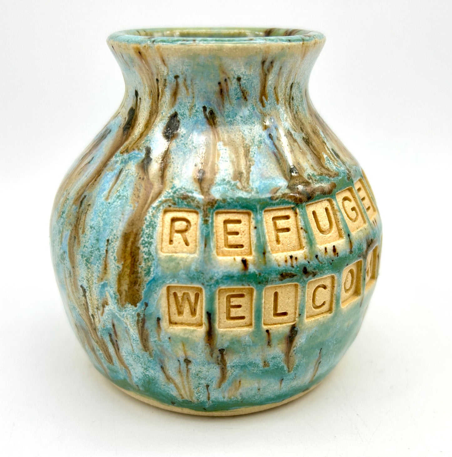 'Refugees welcome' plump little bud vase