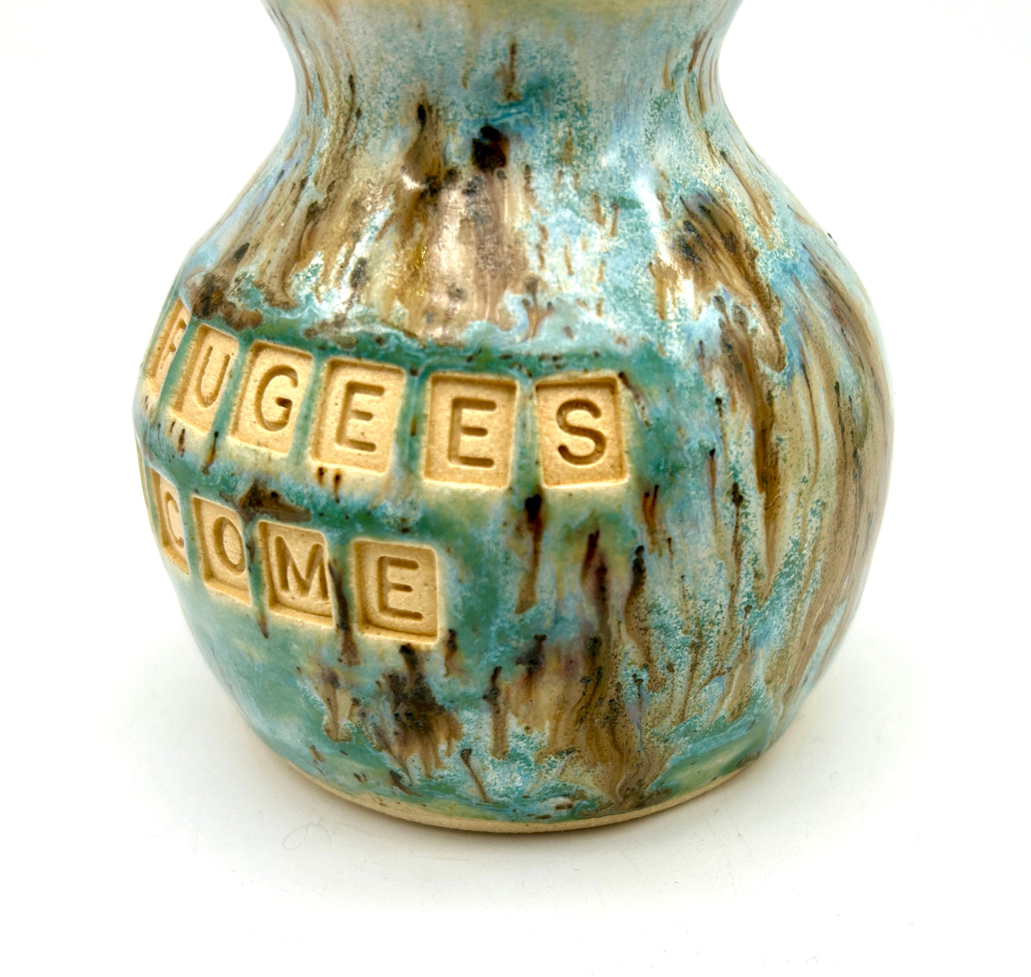 'Refugees welcome' plump little bud vase