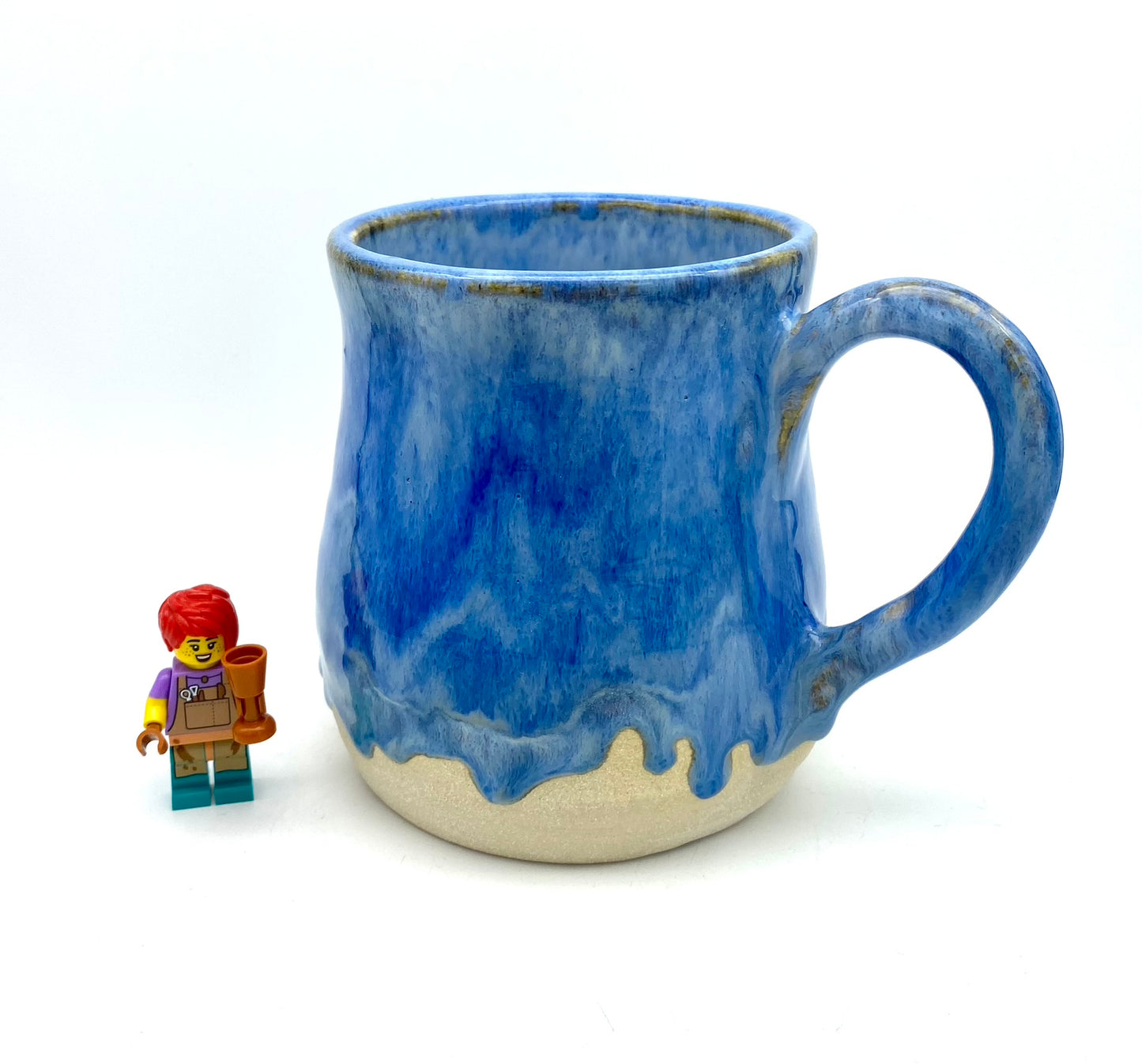 Mug in flowing blues