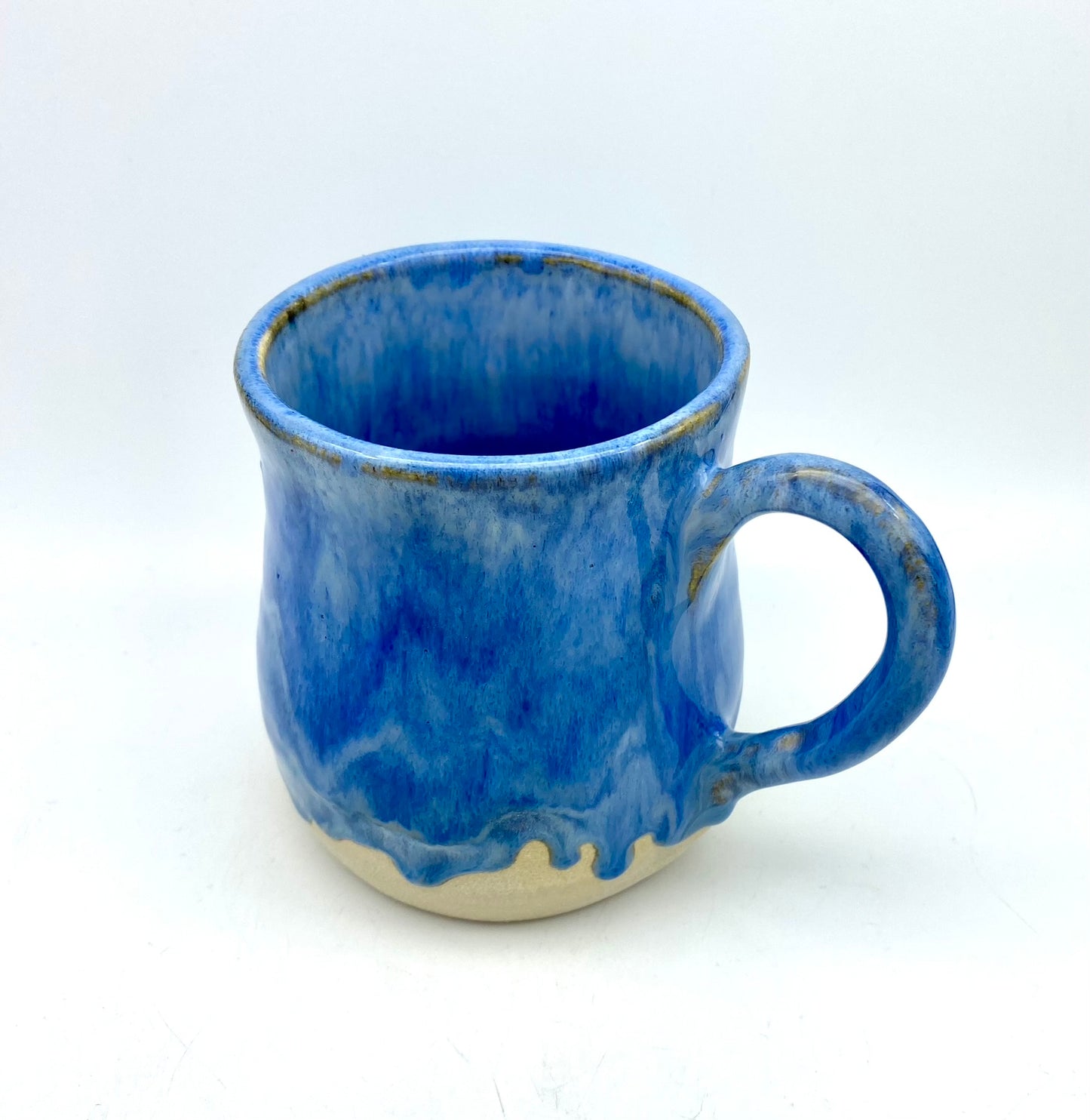 Mug in flowing blues