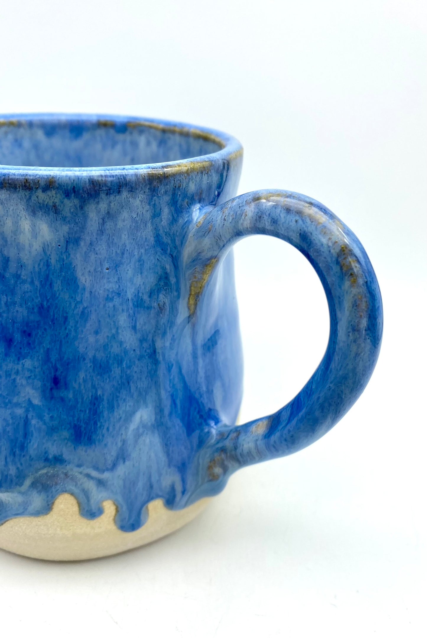 Mug in flowing blues