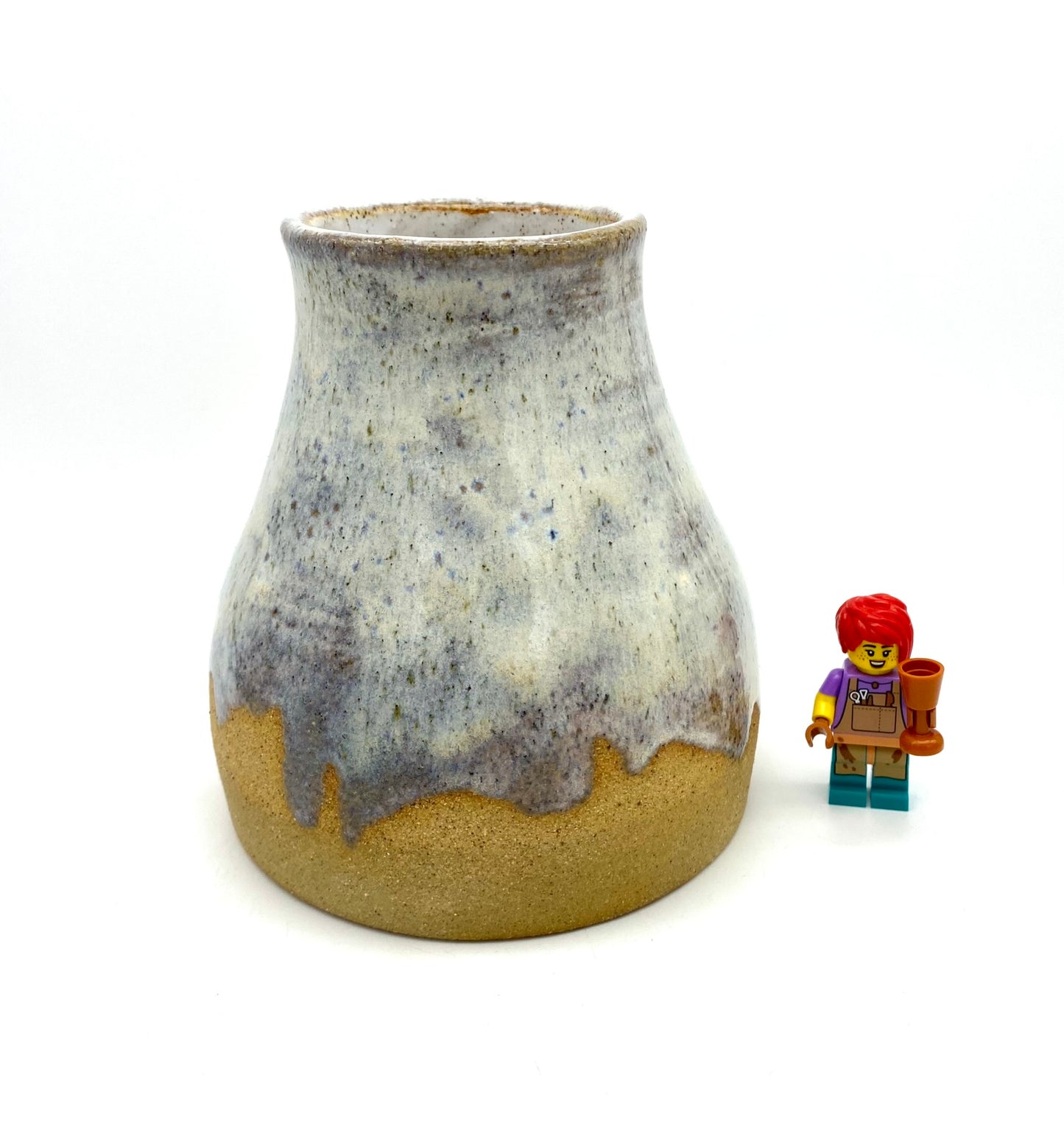 Honeyed vase on toasty clay