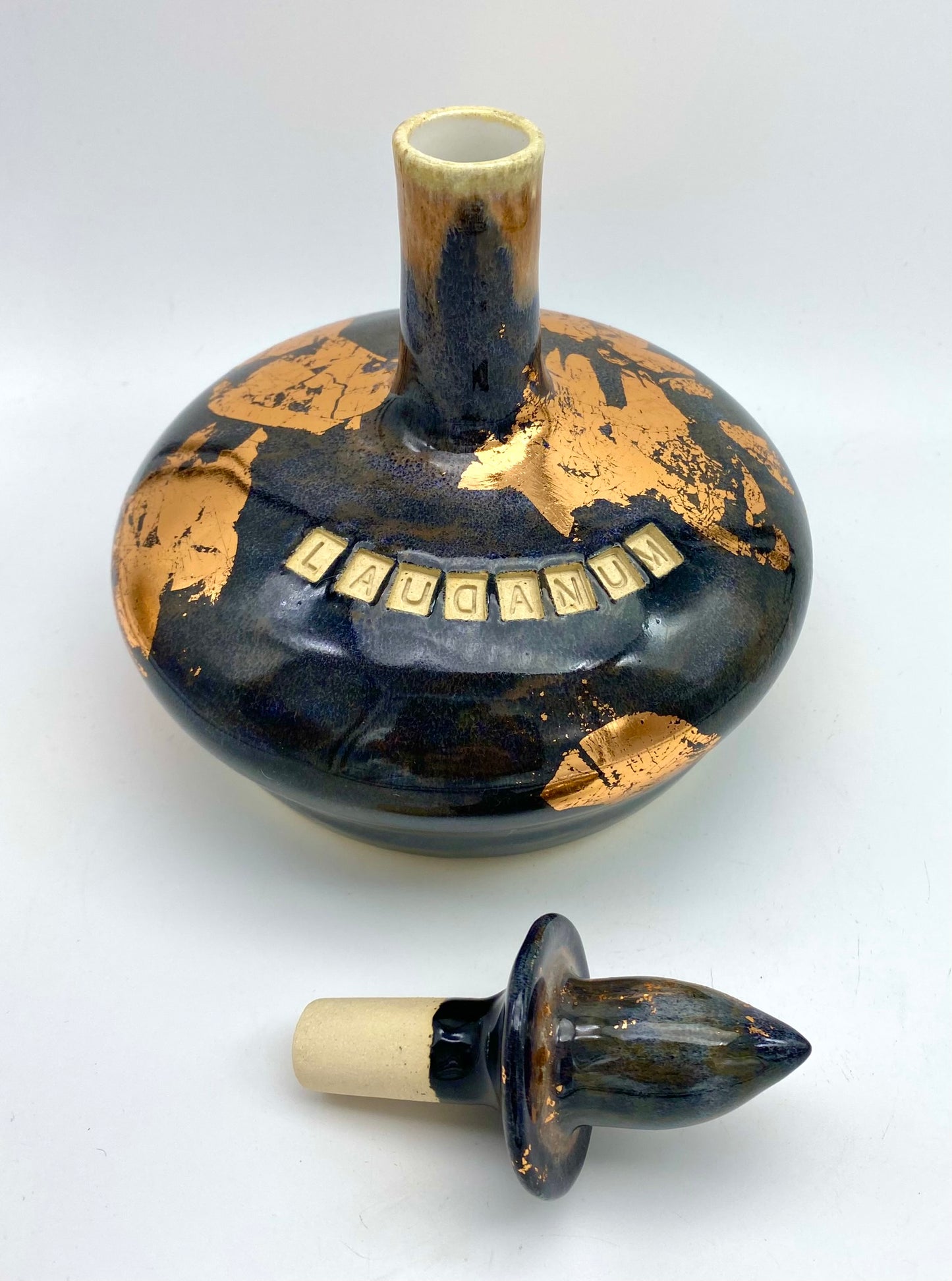 'Laudanum' decanter for spirits, oil, squash