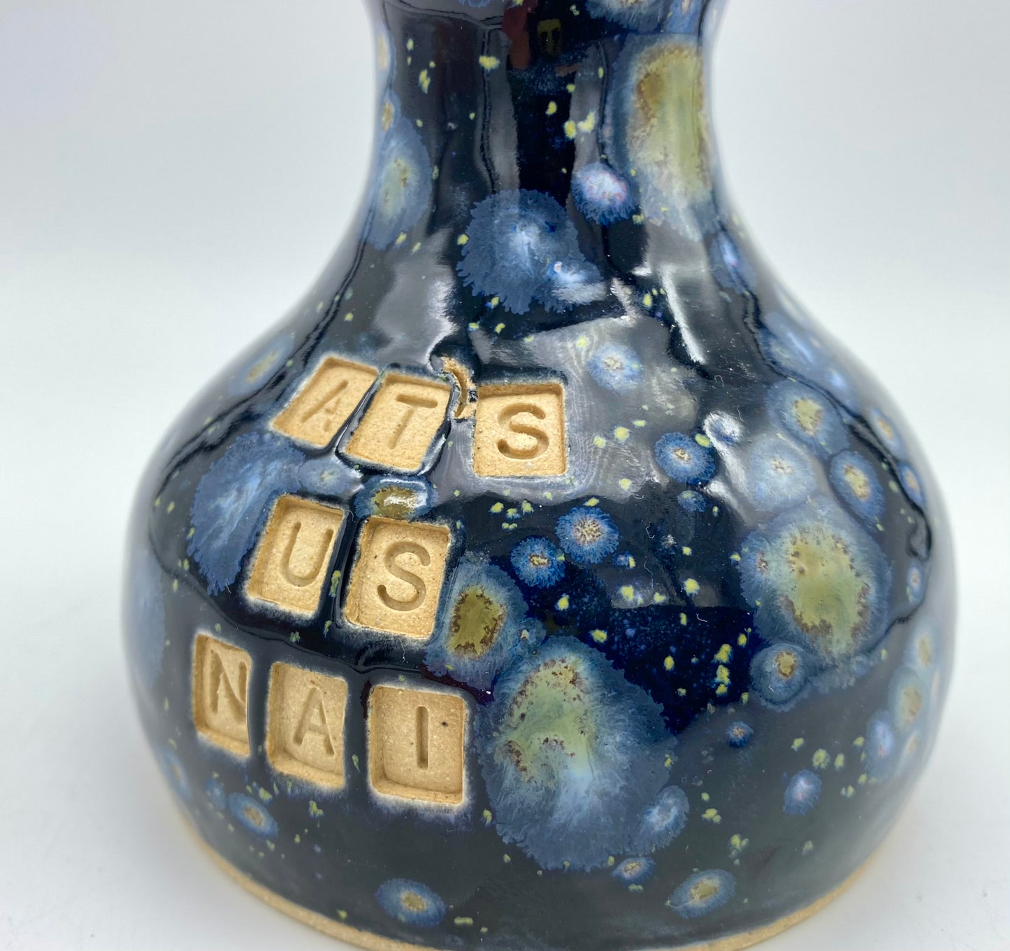 'At's us nai' bud vase