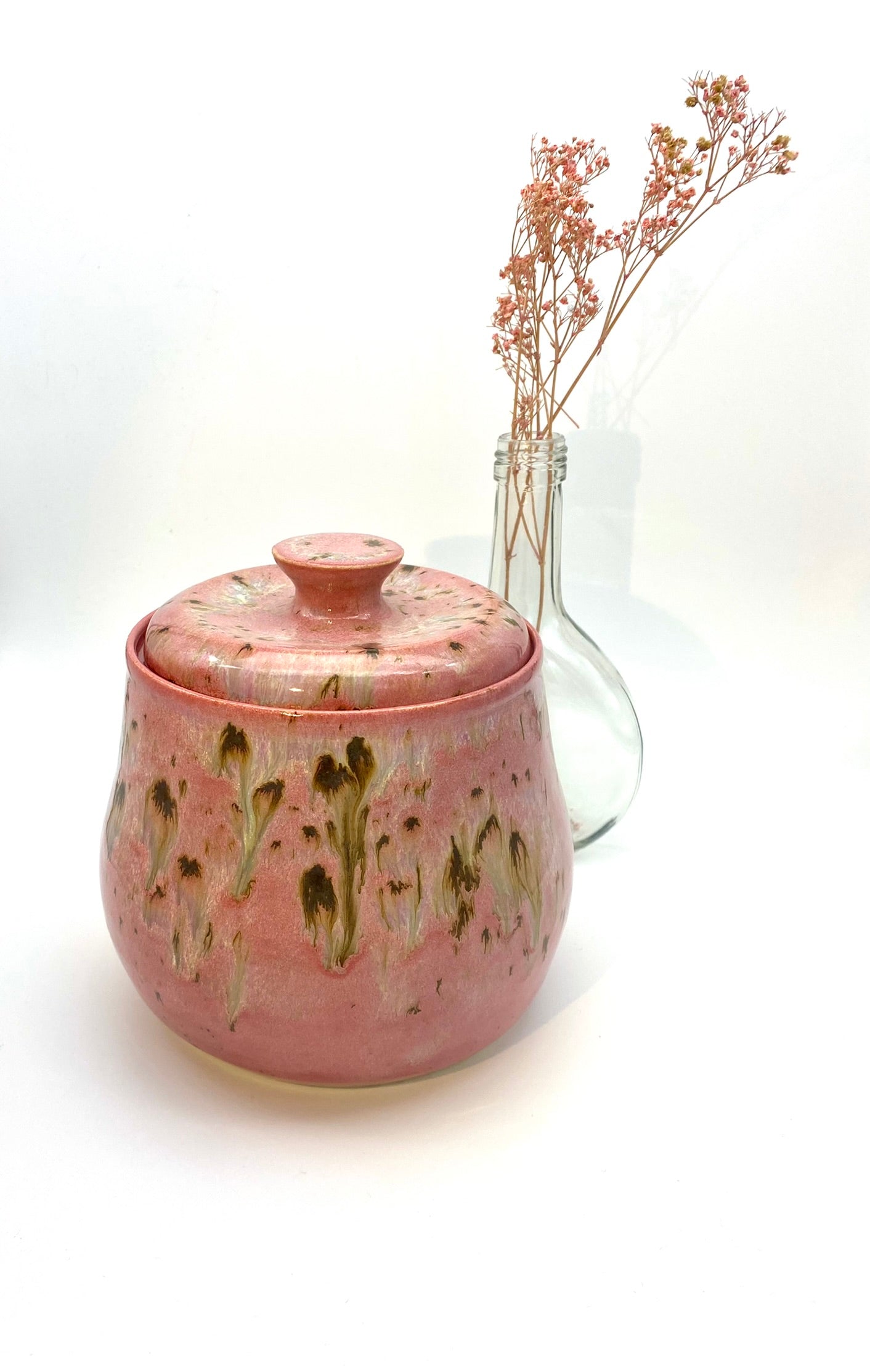 Plump pinks lidded pot