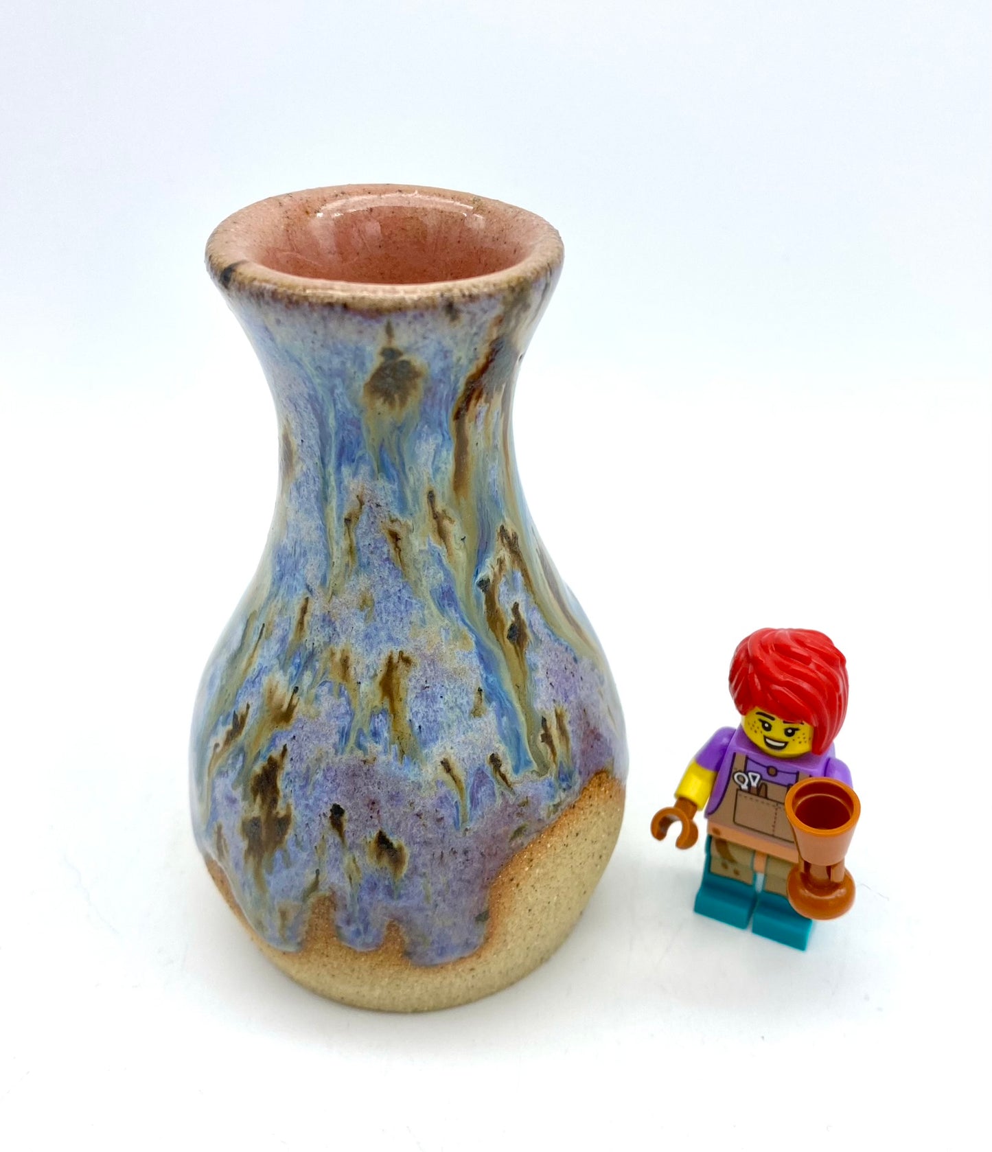 Just a stunning tiny vase in toasty clay